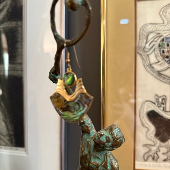 Vintage Gold coloured abalone mother of pearl earrings @ Vuri stamped - Picture 13 of 17